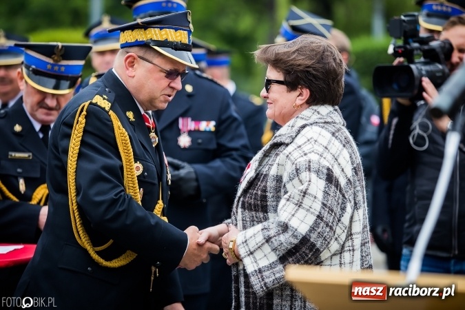 Zdjęcie w galerii na portalu naszraciborz.pl: Strażackie święto w raciborskiej komendzie. Awanse, odznaczenia i nagrody wiadomości z regionu
