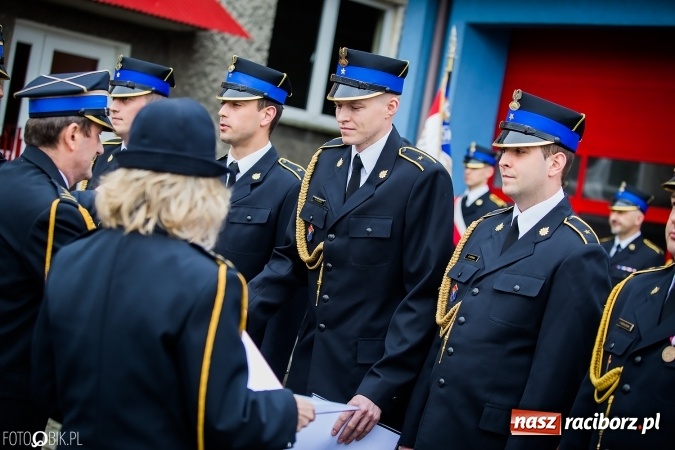 Zdjęcie w galerii na portalu naszraciborz.pl: Strażackie święto w raciborskiej komendzie. Awanse, odznaczenia i nagrody wiadomości z regionu