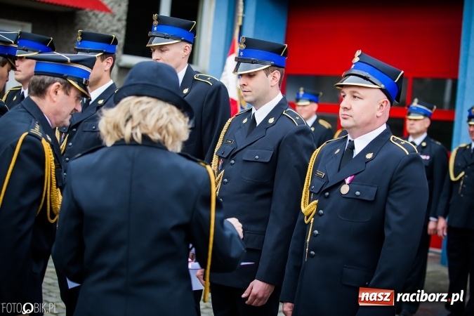 Zdjęcie w galerii na portalu naszraciborz.pl: Strażackie święto w raciborskiej komendzie. Awanse, odznaczenia i nagrody wiadomości z regionu