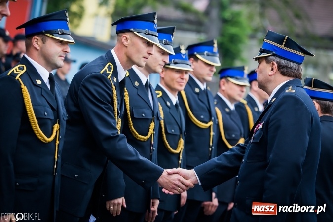 Zdjęcie w galerii na portalu naszraciborz.pl: Strażackie święto w raciborskiej komendzie. Awanse, odznaczenia i nagrody wiadomości z regionu