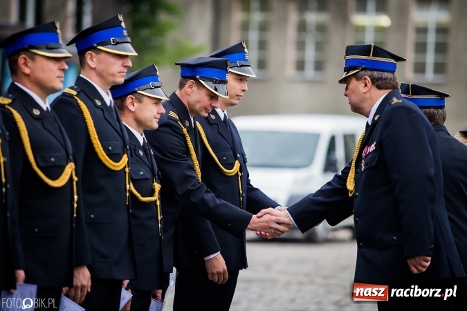 Zdjęcie w galerii na portalu naszraciborz.pl: Strażackie święto w raciborskiej komendzie. Awanse, odznaczenia i nagrody wiadomości z regionu