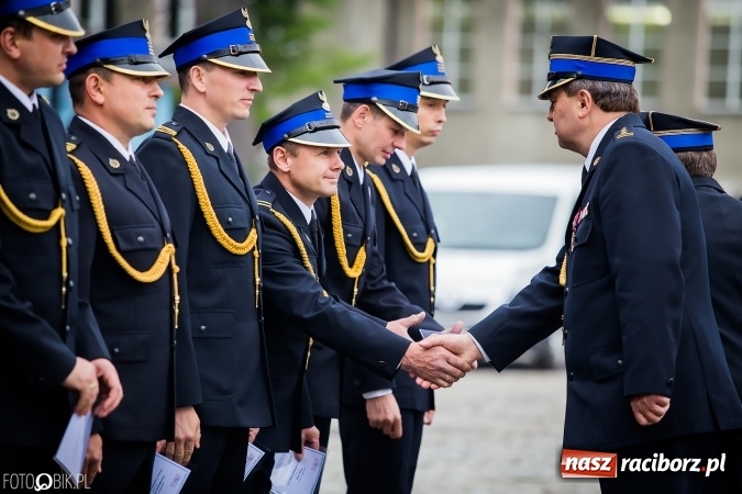 Zdjęcie w galerii na portalu naszraciborz.pl: Strażackie święto w raciborskiej komendzie. Awanse, odznaczenia i nagrody wiadomości z regionu