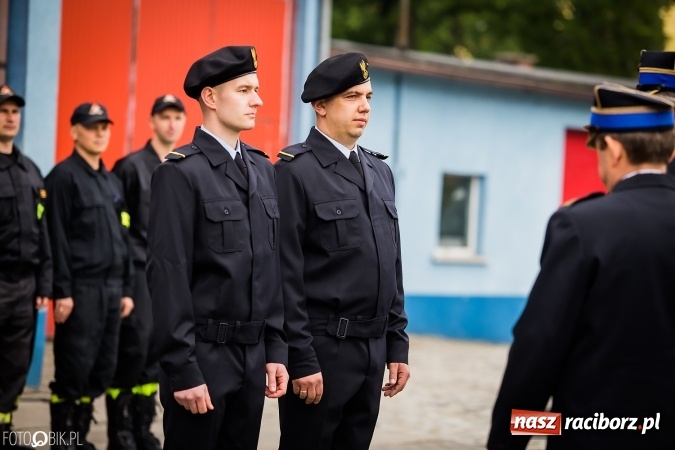 Zdjęcie w galerii na portalu naszraciborz.pl: Strażackie święto w raciborskiej komendzie. Awanse, odznaczenia i nagrody wiadomości z regionu