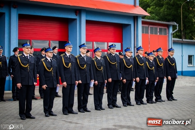 Zdjęcie w galerii na portalu naszraciborz.pl: Strażackie święto w raciborskiej komendzie. Awanse, odznaczenia i nagrody wiadomości z regionu