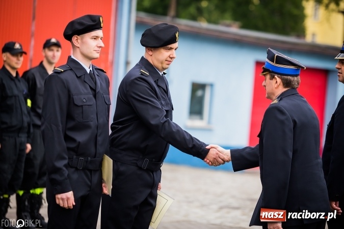 Zdjęcie w galerii na portalu naszraciborz.pl: Strażackie święto w raciborskiej komendzie. Awanse, odznaczenia i nagrody wiadomości z regionu