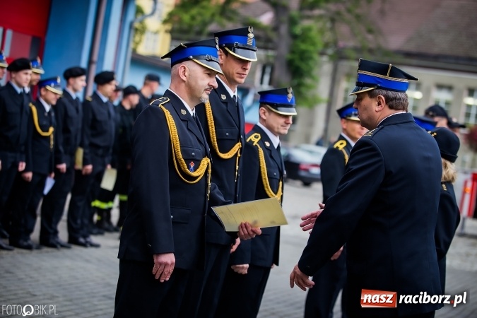Zdjęcie w galerii na portalu naszraciborz.pl: Strażackie święto w raciborskiej komendzie. Awanse, odznaczenia i nagrody wiadomości z regionu