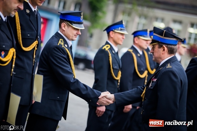 Zdjęcie w galerii na portalu naszraciborz.pl: Strażackie święto w raciborskiej komendzie. Awanse, odznaczenia i nagrody wiadomości z regionu