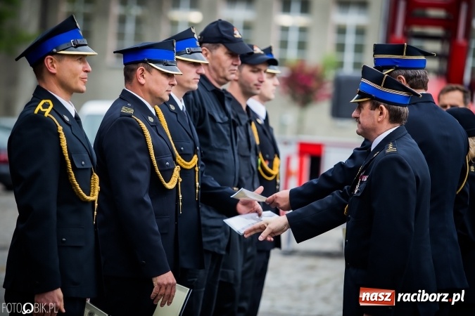 Zdjęcie w galerii na portalu naszraciborz.pl: Strażackie święto w raciborskiej komendzie. Awanse, odznaczenia i nagrody wiadomości z regionu