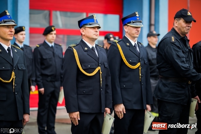 Zdjęcie w galerii na portalu naszraciborz.pl: Strażackie święto w raciborskiej komendzie. Awanse, odznaczenia i nagrody wiadomości z regionu