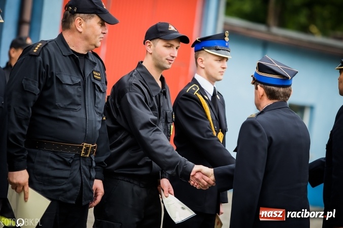 Zdjęcie w galerii na portalu naszraciborz.pl: Strażackie święto w raciborskiej komendzie. Awanse, odznaczenia i nagrody wiadomości z regionu