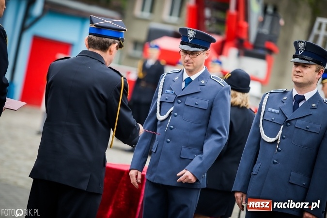 Zdjęcie w galerii na portalu naszraciborz.pl: Strażackie święto w raciborskiej komendzie. Awanse, odznaczenia i nagrody wiadomości z regionu