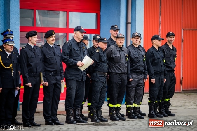 Zdjęcie w galerii na portalu naszraciborz.pl: Strażackie święto w raciborskiej komendzie. Awanse, odznaczenia i nagrody wiadomości z regionu
