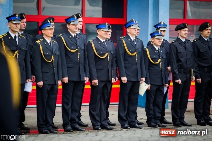 Zdjęcie w galerii na portalu naszraciborz.pl: Strażackie święto w raciborskiej komendzie. Awanse, odznaczenia i nagrody wiadomości z regionu