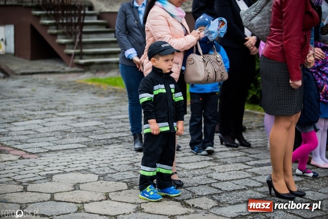 Zdjęcie w galerii na portalu naszraciborz.pl: Strażackie święto w raciborskiej komendzie. Awanse, odznaczenia i nagrody wiadomości z regionu