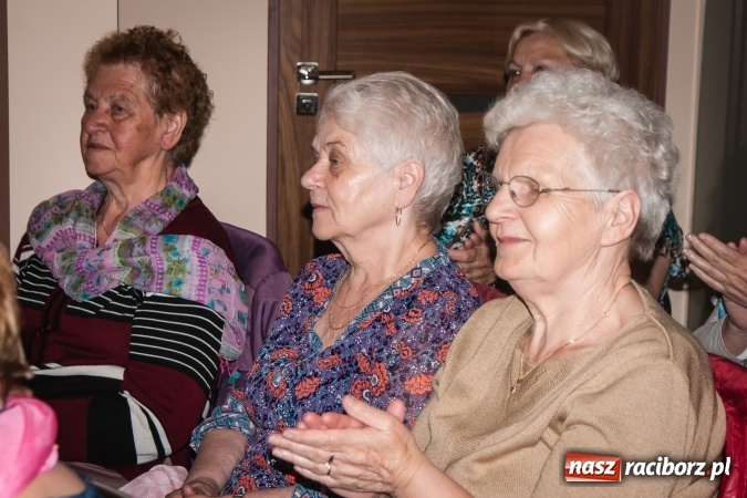 Zdjęcie w galerii na portalu naszraciborz.pl: Koncert dla Mamy w raciborskim Klubie Seniora wiadomości z regionu
