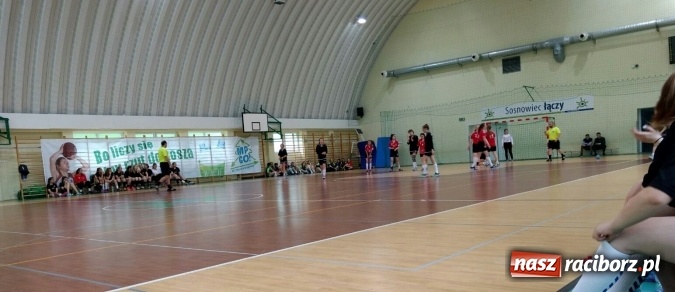 Zdjęcie w galerii na portalu naszraciborz.pl: Gimnazjalistki z Pietrowic Wielkich drugą siłą na Śląsku  wiadomości z regionu