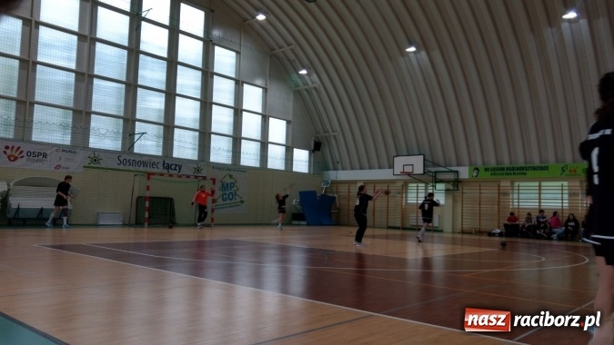 Zdjęcie w galerii na portalu naszraciborz.pl: Gimnazjalistki z Pietrowic Wielkich drugą siłą na Śląsku  wiadomości z regionu