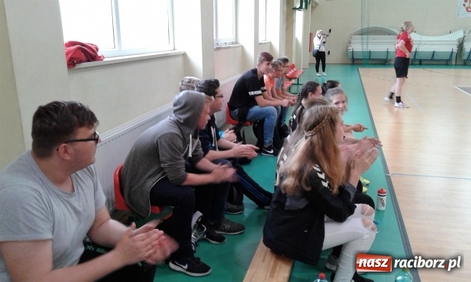 Zdjęcie w galerii na portalu naszraciborz.pl: Gimnazjalistki z Pietrowic Wielkich drugą siłą na Śląsku  wiadomości z regionu