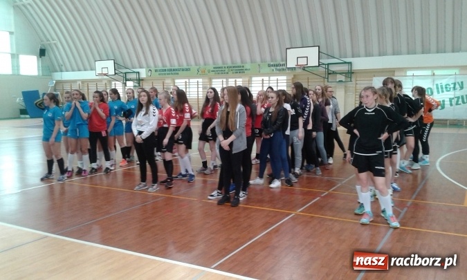 Zdjęcie w galerii na portalu naszraciborz.pl: Gimnazjalistki z Pietrowic Wielkich drugą siłą na Śląsku  wiadomości z regionu