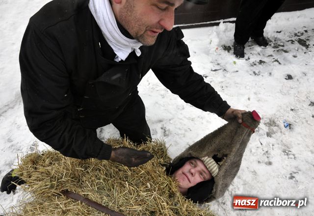 Zdjęcie w galerii na portalu naszraciborz.pl: TANZBÄR, czyli ostatki w Samborowicach wiadomości z regionu