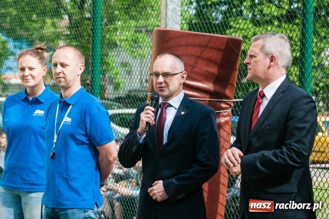 Zdjęcie w galerii na portalu naszraciborz.pl: Uczniowie raciborskich szkół rywalizowali w zawodach streetballa wiadomości z regionu