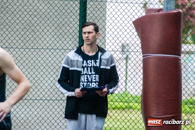 Zdjęcie w galerii na portalu naszraciborz.pl: Uczniowie raciborskich szkół rywalizowali w zawodach streetballa wiadomości z regionu