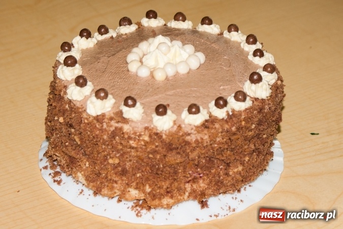 Zdjęcie w galerii na portalu naszraciborz.pl: Torcik dla Mamy - uczniowie CKZiU nr 1 i SP 18 wspólnie upiekli piękne torty  wiadomości z regionu