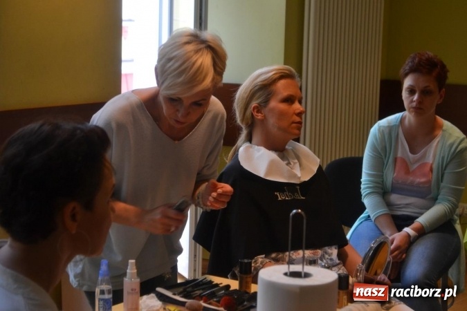 Zdjęcie w galerii na portalu naszraciborz.pl: O sztuce wizażu na warsztatach w RCK  wiadomości z regionu