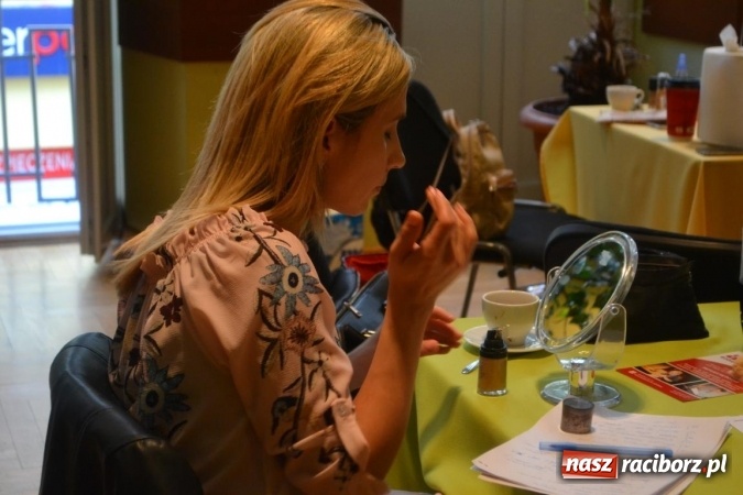 Zdjęcie w galerii na portalu naszraciborz.pl: O sztuce wizażu na warsztatach w RCK  wiadomości z regionu
