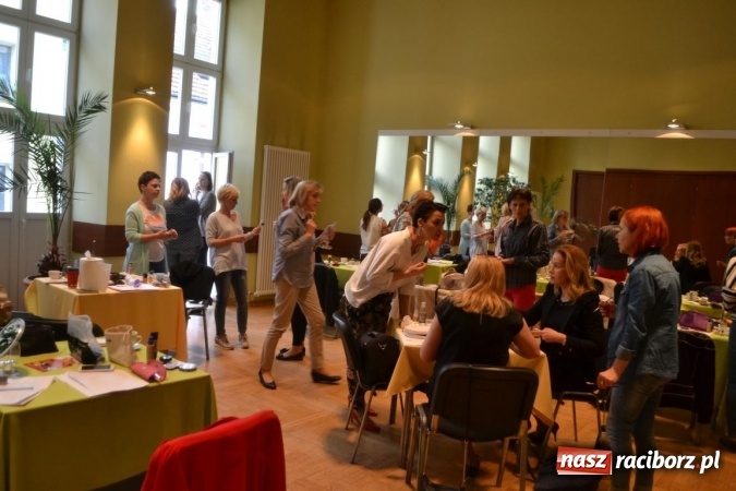 Zdjęcie w galerii na portalu naszraciborz.pl: O sztuce wizażu na warsztatach w RCK  wiadomości z regionu