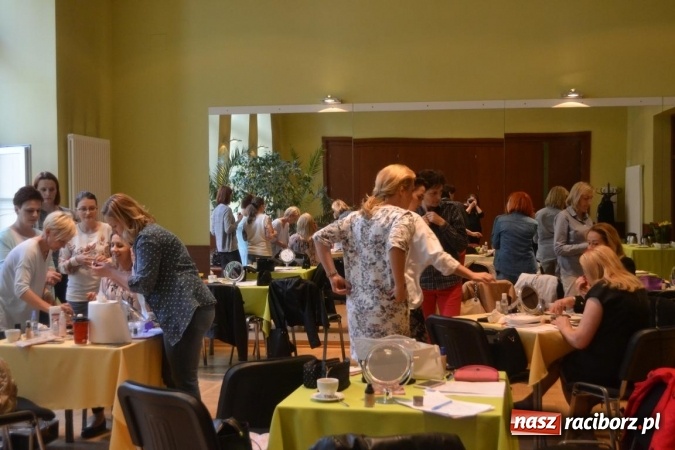 Zdjęcie w galerii na portalu naszraciborz.pl: O sztuce wizażu na warsztatach w RCK  wiadomości z regionu