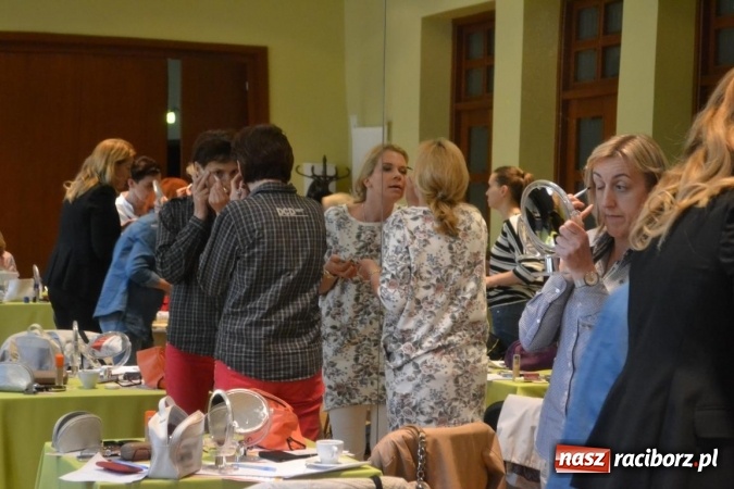 Zdjęcie w galerii na portalu naszraciborz.pl: O sztuce wizażu na warsztatach w RCK  wiadomości z regionu