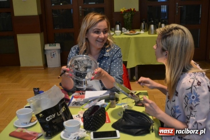 Zdjęcie w galerii na portalu naszraciborz.pl: O sztuce wizażu na warsztatach w RCK  wiadomości z regionu