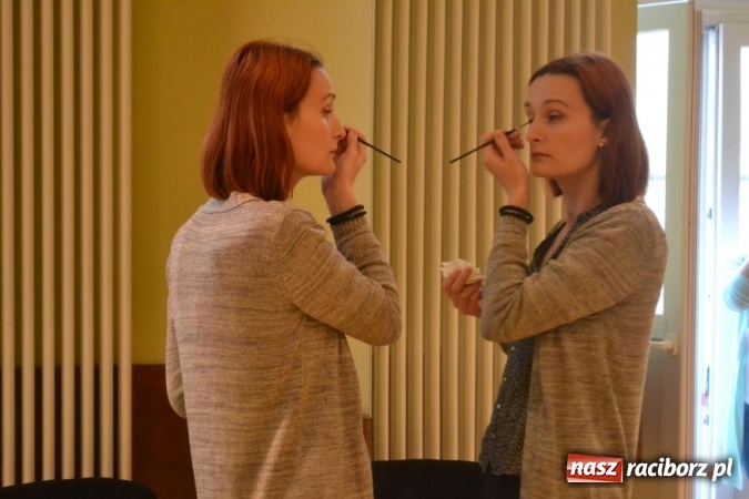 Zdjęcie w galerii na portalu naszraciborz.pl: O sztuce wizażu na warsztatach w RCK  wiadomości z regionu