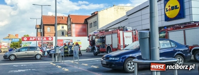 Zdjęcie w galerii na portalu naszraciborz.pl: Weekend strażaków - dziecko zamknięte w golfie, pożar BMW i ucieczka roju pszczół  wiadomości z regionu