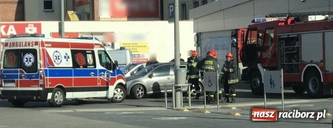 Zdjęcie w galerii na portalu naszraciborz.pl: Weekend strażaków - dziecko zamknięte w golfie, pożar BMW i ucieczka roju pszczół  wiadomości z regionu