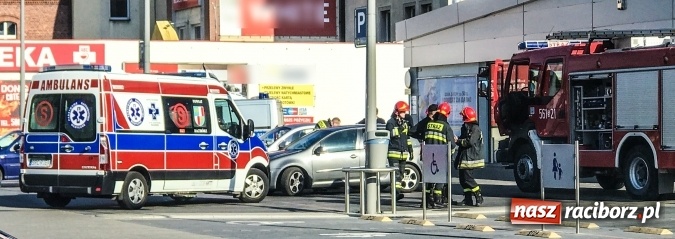 Zdjęcie w galerii na portalu naszraciborz.pl: Weekend strażaków - dziecko zamknięte w golfie, pożar BMW i ucieczka roju pszczół  wiadomości z regionu