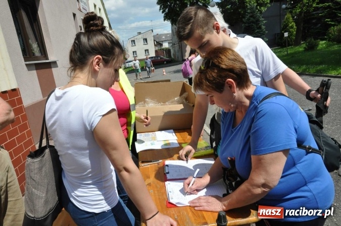 Zdjęcie w galerii na portalu naszraciborz.pl: Aktywni na pograniczu - marsz nordic walking w Krzanowicach wiadomości z regionu
