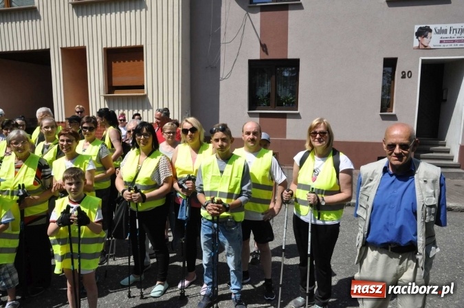 Zdjęcie w galerii na portalu naszraciborz.pl: Aktywni na pograniczu - marsz nordic walking w Krzanowicach wiadomości z regionu