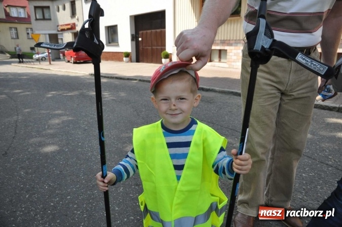 Zdjęcie w galerii na portalu naszraciborz.pl: Aktywni na pograniczu - marsz nordic walking w Krzanowicach wiadomości z regionu