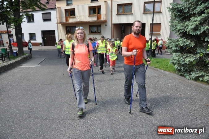 Zdjęcie w galerii na portalu naszraciborz.pl: Aktywni na pograniczu - marsz nordic walking w Krzanowicach wiadomości z regionu