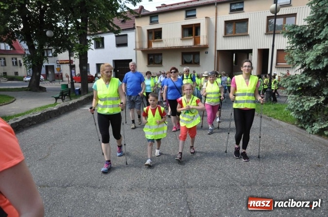 Zdjęcie w galerii na portalu naszraciborz.pl: Aktywni na pograniczu - marsz nordic walking w Krzanowicach wiadomości z regionu