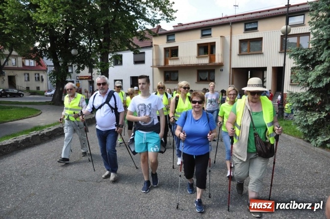 Zdjęcie w galerii na portalu naszraciborz.pl: Aktywni na pograniczu - marsz nordic walking w Krzanowicach wiadomości z regionu