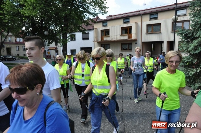 Zdjęcie w galerii na portalu naszraciborz.pl: Aktywni na pograniczu - marsz nordic walking w Krzanowicach wiadomości z regionu