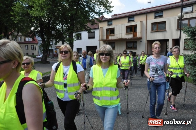 Zdjęcie w galerii na portalu naszraciborz.pl: Aktywni na pograniczu - marsz nordic walking w Krzanowicach wiadomości z regionu