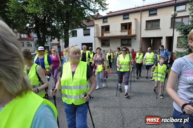 Zdjęcie w galerii na portalu naszraciborz.pl: Aktywni na pograniczu - marsz nordic walking w Krzanowicach wiadomości z regionu