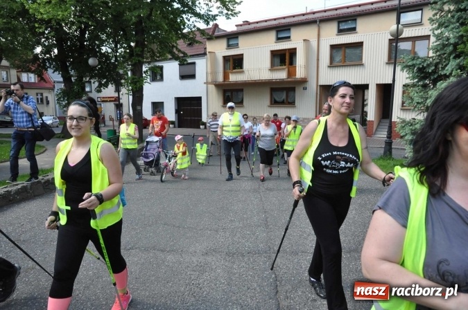 Zdjęcie w galerii na portalu naszraciborz.pl: Aktywni na pograniczu - marsz nordic walking w Krzanowicach wiadomości z regionu