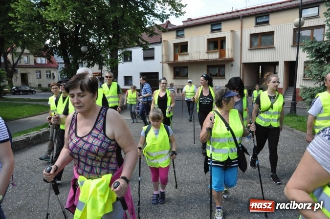 Zdjęcie w galerii na portalu naszraciborz.pl: Aktywni na pograniczu - marsz nordic walking w Krzanowicach wiadomości z regionu
