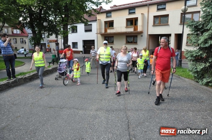 Zdjęcie w galerii na portalu naszraciborz.pl: Aktywni na pograniczu - marsz nordic walking w Krzanowicach wiadomości z regionu