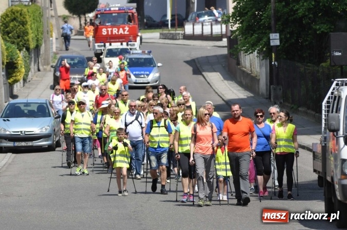 Zdjęcie w galerii na portalu naszraciborz.pl: Aktywni na pograniczu - marsz nordic walking w Krzanowicach wiadomości z regionu